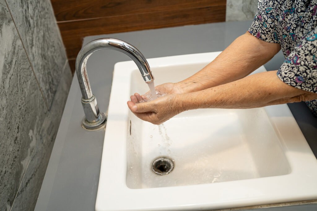 6. Grifería y accesorios adaptados